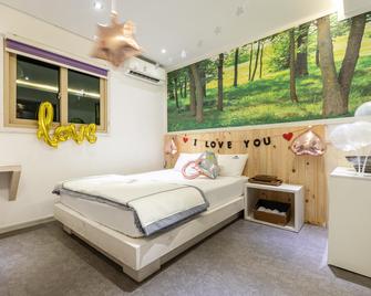 Daegu Palgongsan Zzara Hotel - Daegu - Phòng ngủ