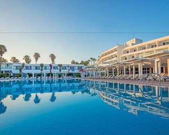 Dome Beach Marina Hotel & Resort - Ayia Napa - Basen