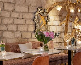 فندق قصر ماريونير - باريس - مطعم