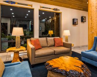Best Western Plus Tin Wis Resort - Tofino - Wohnzimmer