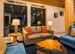 Best Western Plus Tin Wis Resort - Tofino - Living room