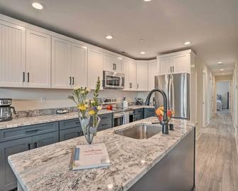 Peaceful Home with Patio Less Than 2 Mi to Natl Park! - Thurmont - Kitchen