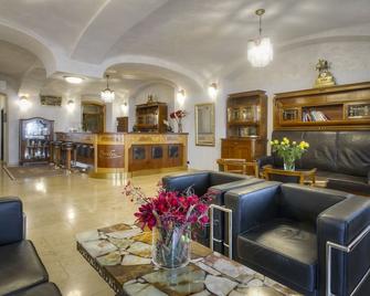 Hotel Mucha - Praga - Vestíbul