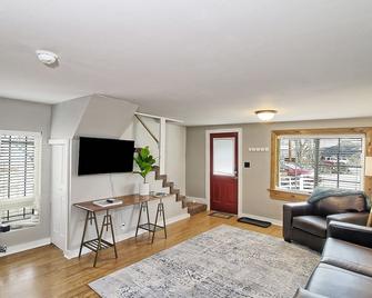Quaint Mesa Cottage in Town - Mesa - Living room