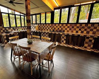 Charming Nature Kampung Home for Family Getaways - Benta