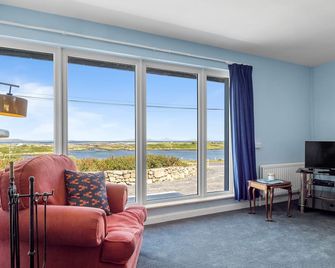 Hughs Cottage - Cleggan - Living room
