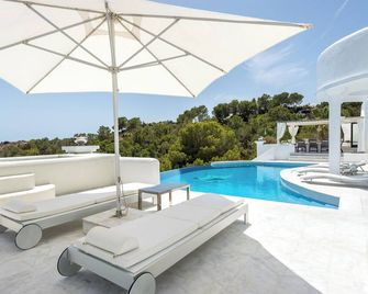 Villa Rica Beach: Your Dream Haven steps away from Cala Jondal Bay - Ibiza - Pool