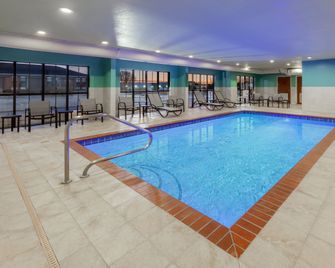 Holiday Inn Express & Suites Lonoke I-40 (Exit 175) By IHG - Lonoke - Zwembad