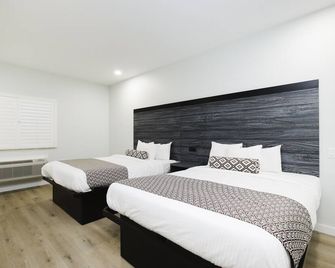 Sapphire Inn and Suites - Deer Park - Bedroom