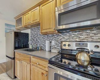 The View II at Sheepscot River - Edgecomb - Kitchen