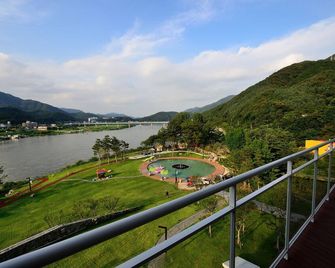 Midas Hotel & Resort - Gapyeong - Building