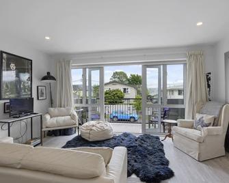 Andover Street Honey - Christchurch - Sala de estar