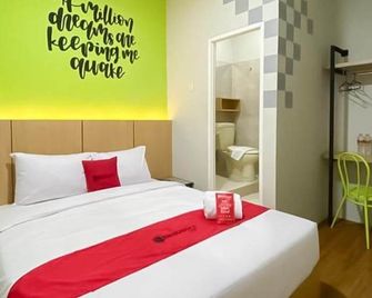 Darmo Surabaya by RedDoorz - Surabaja - Ložnice