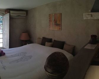 La quiétude Provencale - Trets - Chambre