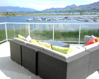 The Mallard - Waterfront Cottage with Pool Table and Boat Slip! - Osoyoos - Balcony