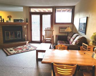 Ski-Out & In! Hike, Bike, Fish, Golf, Beautiful Lake Superior N Shore/Sleeps 2+ - Lutsen - Living room