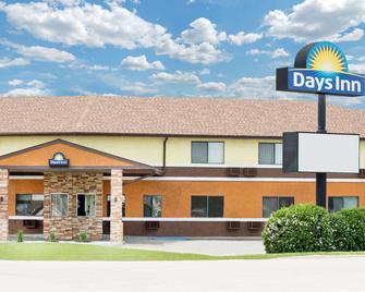 Days Inn by Wyndham York - York - Building