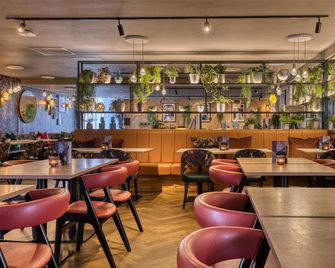 Premier Inn Cardiff Cc Queen Street - Cardiff - Bar