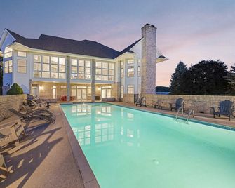 Huge Crystal Lake 7 Acre Ranch W/Pool & Hot Tub - McHenry - Bazén