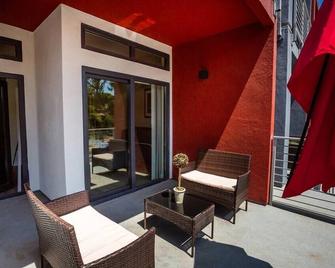 Cute Studio With Large Balcony and Great Park View - San Diego - Balcony