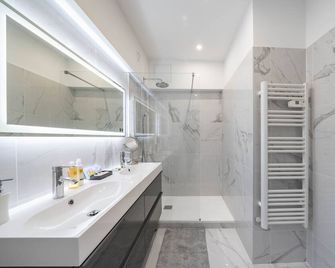Prestige Suite Cannes - Luxury 80m2 2BR 2BA - 3 min to Croisette & Beach - Cannes - Baño
