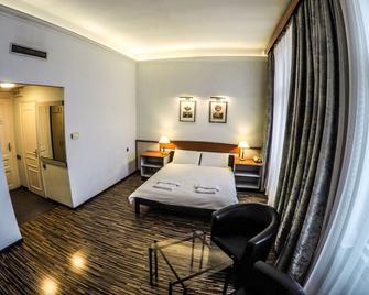 Korona Hotel - Nyiregyhaza - Camera da letto