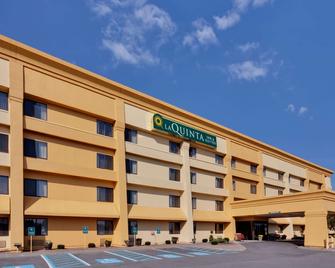 La Quinta Inn & Suites by Wyndham Plattsburgh - Plattsburgh - Κτίριο
