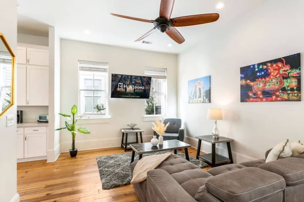 Private 3BR on Carondelet by Hosteeva - ניו אורלינס - סלון