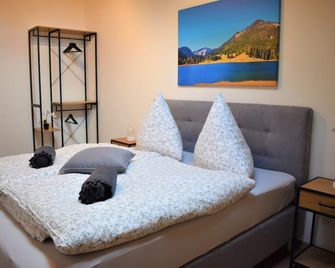 Ferienwohnungen Rosenheim - Pang - Rosenheim - Habitación