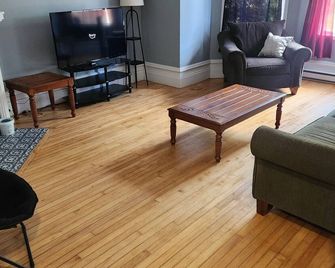 Campbellton Castles - Campbellton - Living room