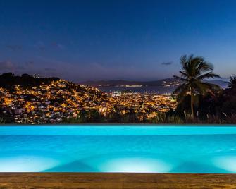 أبوليني مارتينيك - فور دو فرانس - حوض السباحة