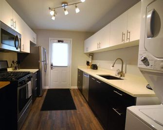 B2ba Quiet Condo Perfect for Business Professionals - Атланта - Кухня