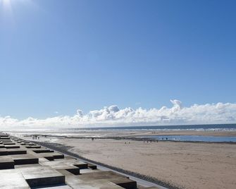 2 Bedroom Accommodation In Thornton-Cleveleys, Near Blackpool - Thornton-Cleveleys - Beach