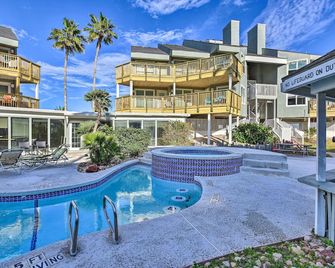 Balcony, Pool & Beach Access: Port Aransas Condo! - Corpus Christi - Pool