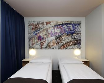 B&B Hotel Berlin-Alexanderplatz - Berlin - Bedroom