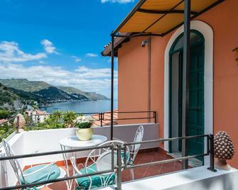 Casetta Amelia Apartments by Wonderful Italy - Taormina - Balcon