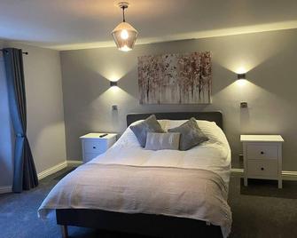 Cosy Apartment above Village Pub - Buxton - Bedroom