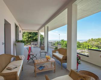 Attractive Apartment in Tavullia With Garden - Tavullia - Balkon