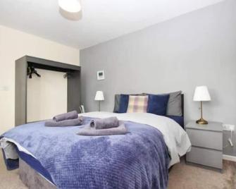Stylish Hidden Gem of Newark - Sleeps 6 - Ollerton - Bedroom