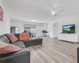 Echuca Moama Holiday Accommodation 1 - Echuca - Sala de estar