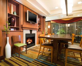 Fairfield Inn & Suites by Marriott Burley - Burley - Eetruimte