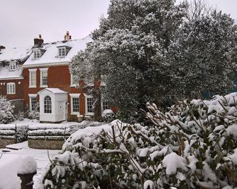 St John s Croft - Winchester - Edificio