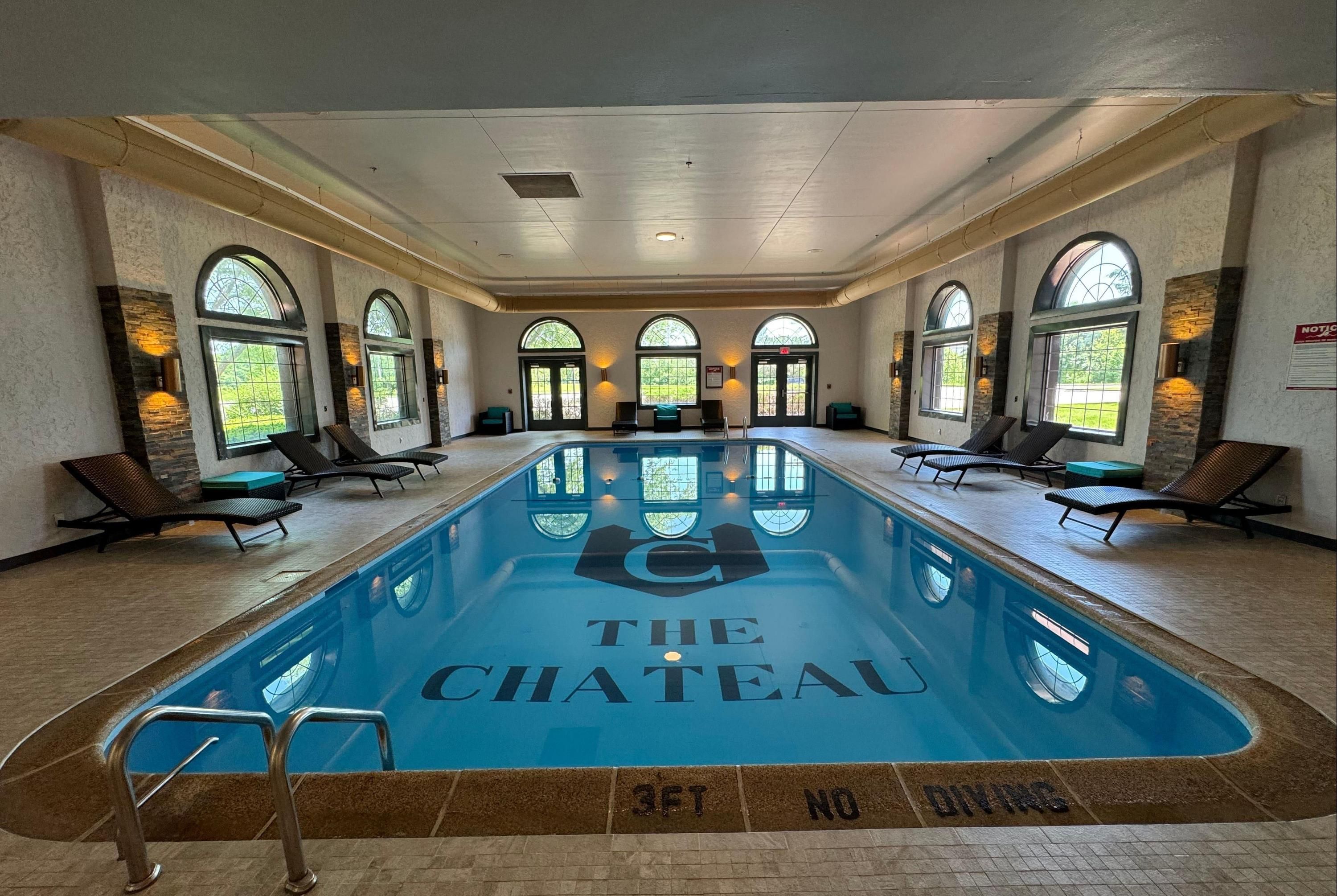 Chateau Hotel and Conference Center - Bloomington - Pool