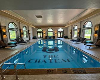 Chateau Hotel and Conference Center - Bloomington - Piscina