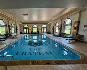 Chateau Hotel and Conference Center - Bloomington - Pool