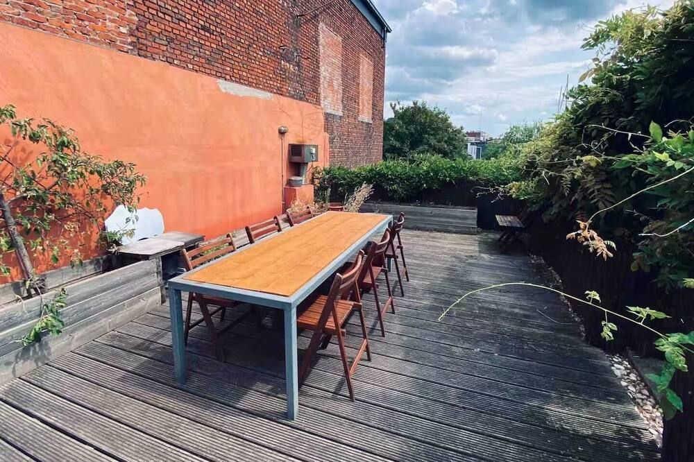 Spacious 5-bedroom back house in beautiful Antwerp with AC and rooftop terrace - אנטוורפן - פטיו