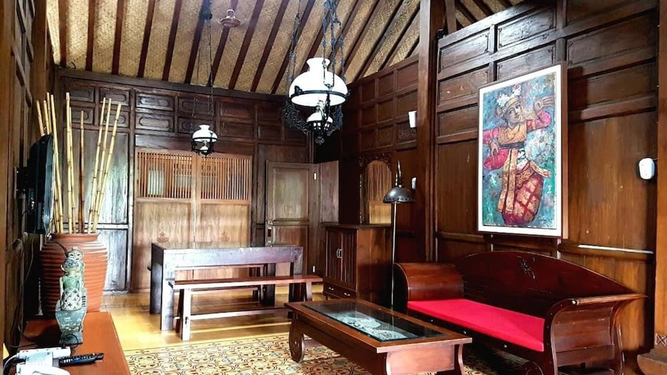 Rumah Stroberi Organic Farm & Family Lodge