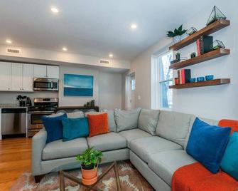 Boston Apartment | near T - Boston - Pokój dzienny