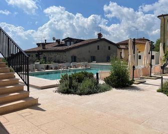 Dimora del Torchio Piscina panoramica e Jacuzzi - Soiano del Lago