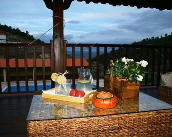 Valonquinta - Agro Hotel & Spa - Vila Flor - Balcón